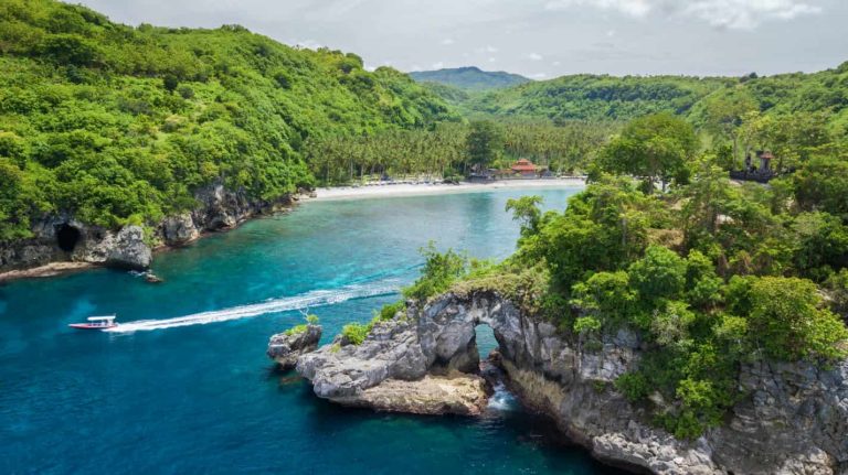 Crystal Bay Beach Nusa Penida