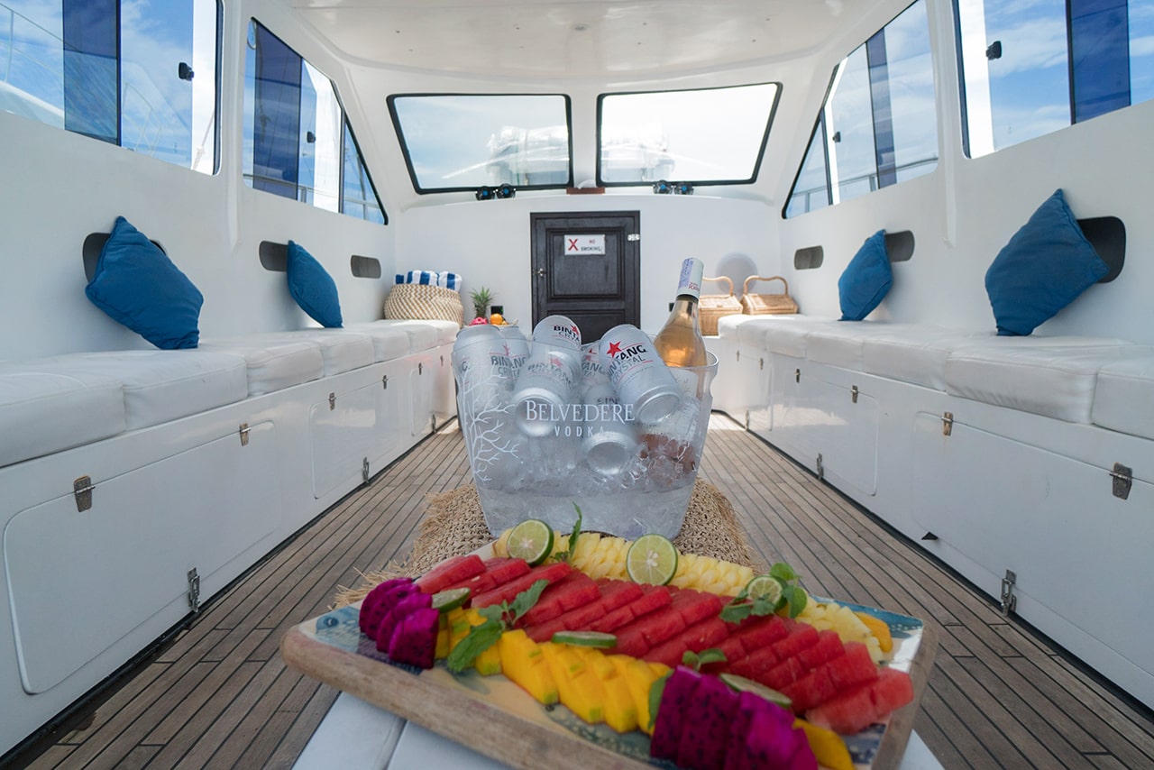 Cozy and open interior of Suku yacht, offering comfort and space for a Bali cruise