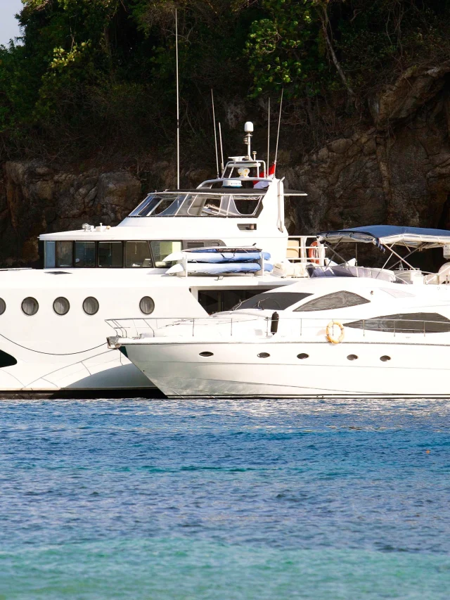 Haruku and Burjuman anchored together in Crystal Bay, taking in a morning that almost never happens here — clear skies, no crowds, and the softest light across the water. A moment that feels almost unreal, even while you’re in it.
#pulaulife